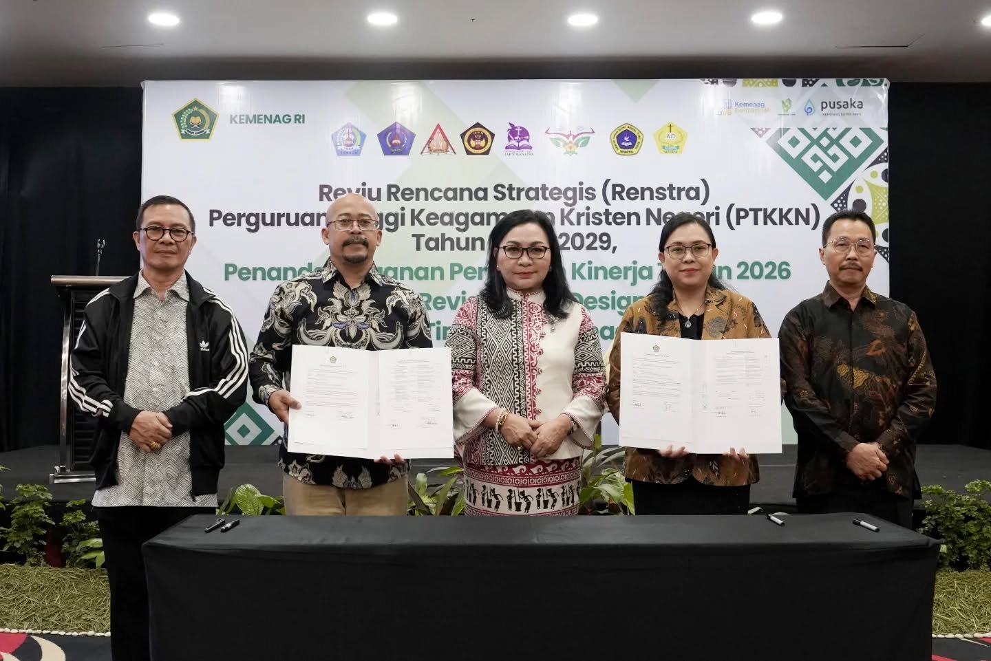 IAKN Manado Ikut Serta dalam Reviu Renstra PTKKN 2025–2029 dan Penandatanganan Perjanjian Kinerja di Makassar